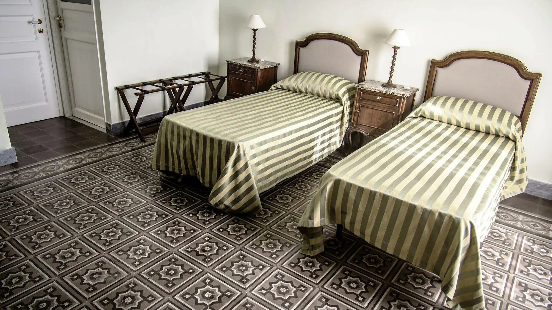 Palazzo Benso Bed & Breakfast Palermo 3*,  Italy